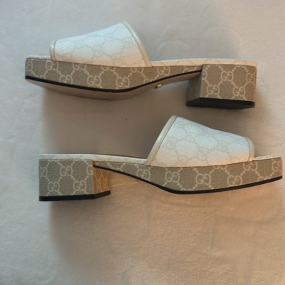 Authentic GUCCI Supreme GG Slides - Picture 6 of 7